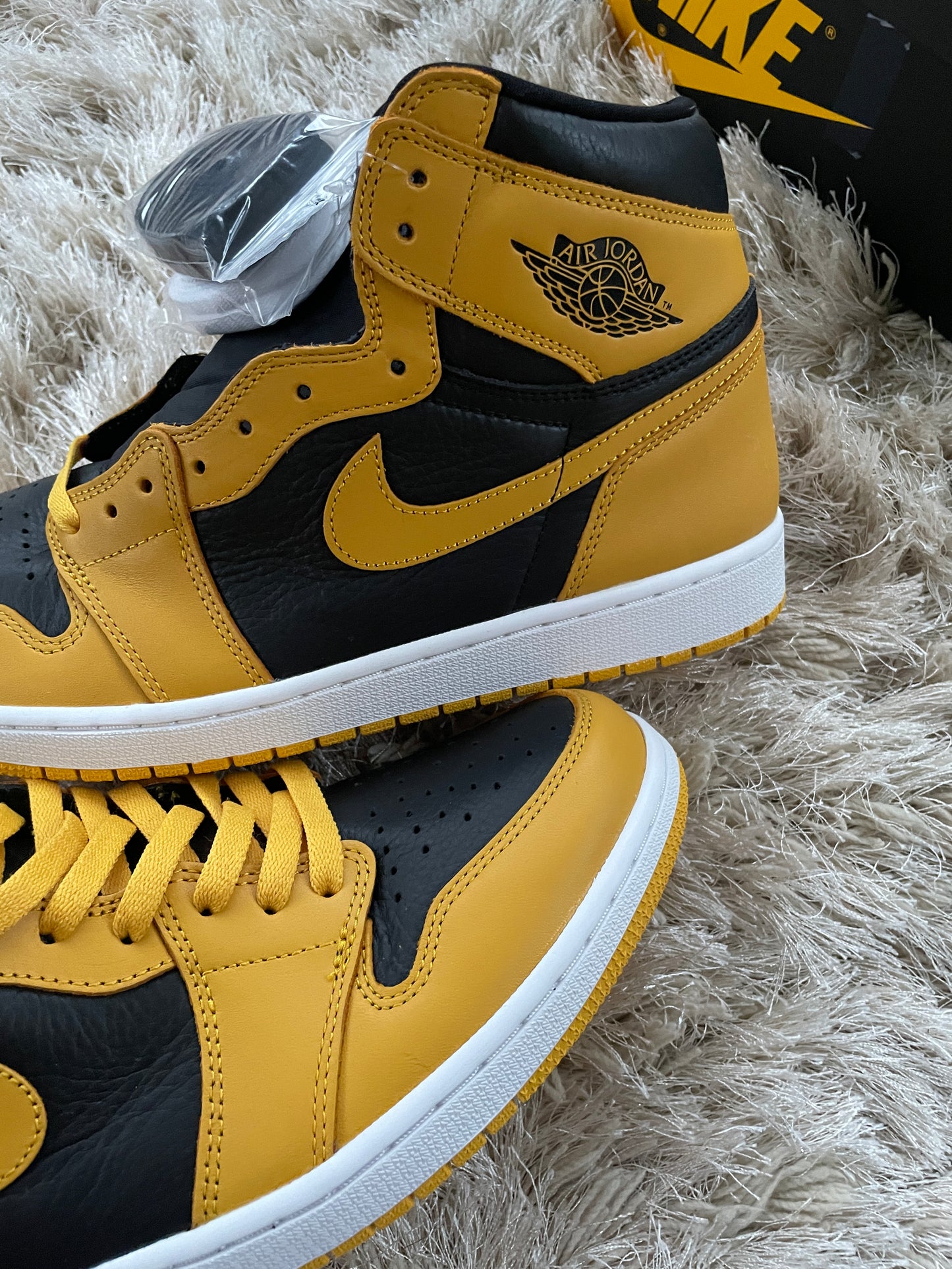 Air Jordan 1 High Yellow Ochre Pollen