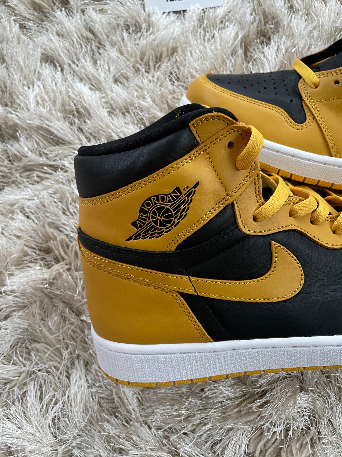 Air Jordan 1 High Yellow Ochre Pollen